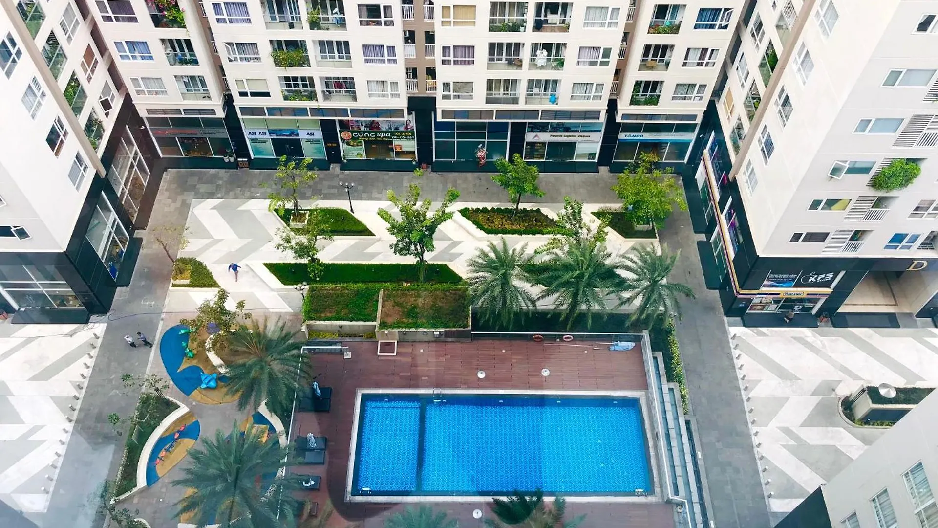 Can Ho Sky Center Cach San Bay 5P Ho Chi Minh City Vietnam
