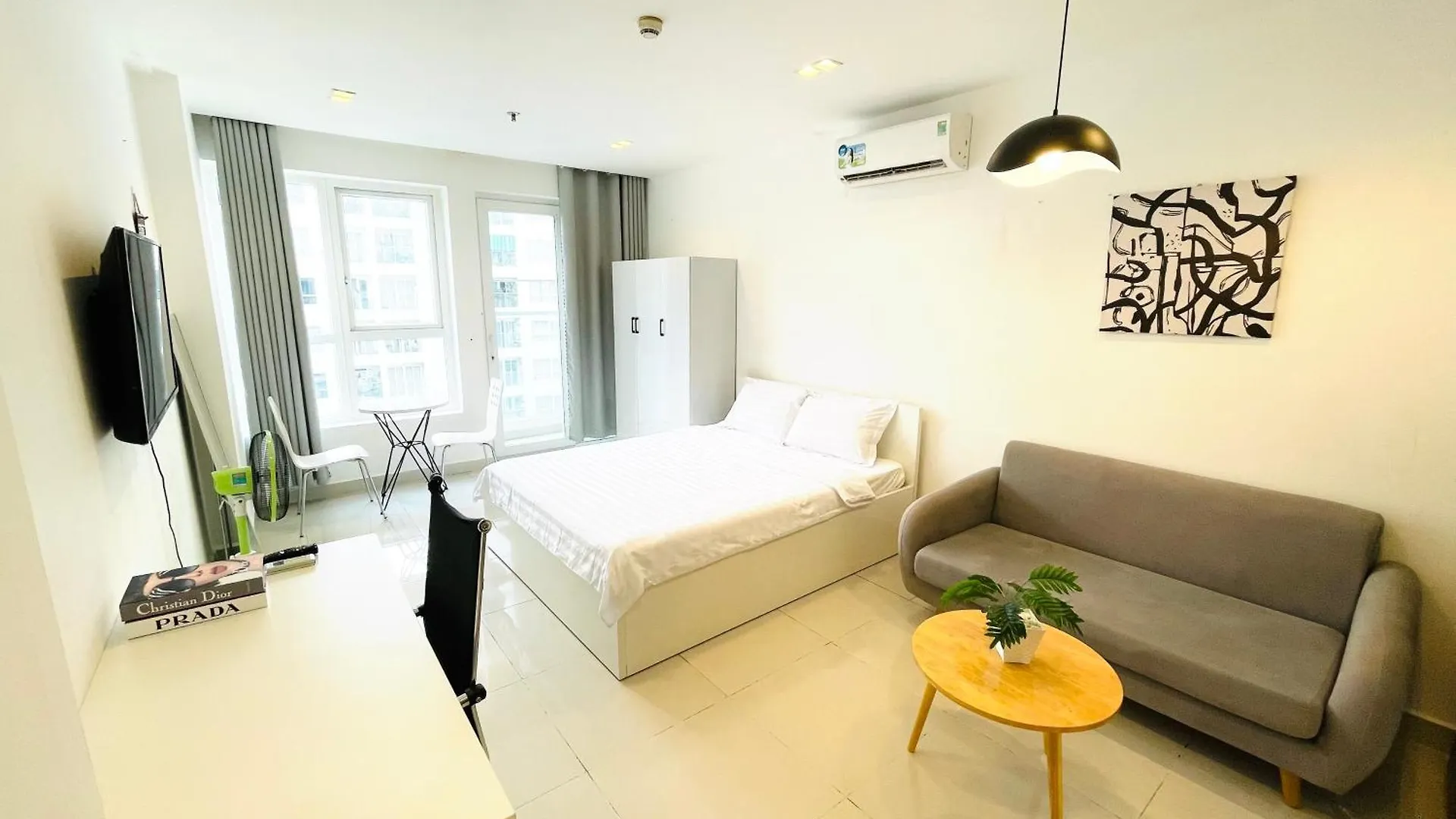 Can Ho Sky Center Cach San Bay 5P Ho Chi Minh City